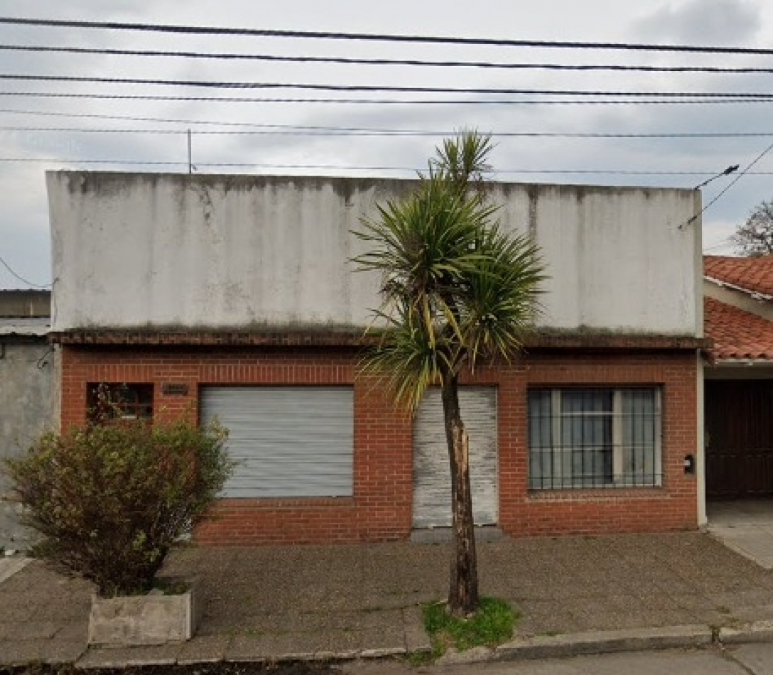 Chalet Multifuncional con Dependencia y Local al Frente - Excelente Ubicacion