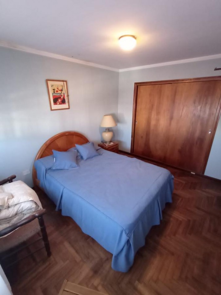VENTA O PERMUTA  en La Perla: Chalet de 5 Ambientes con Parque y Parrilla