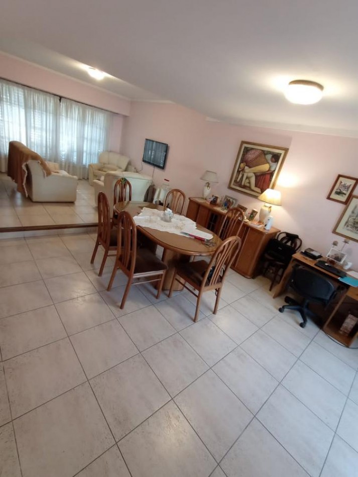 VENTA O PERMUTA  en La Perla: Chalet de 5 Ambientes con Parque y Parrilla