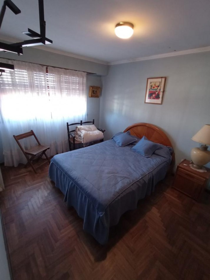 VENTA O PERMUTA  en La Perla: Chalet de 5 Ambientes con Parque y Parrilla