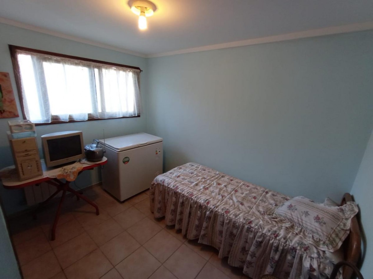 VENTA O PERMUTA  en La Perla: Chalet de 5 Ambientes con Parque y Parrilla