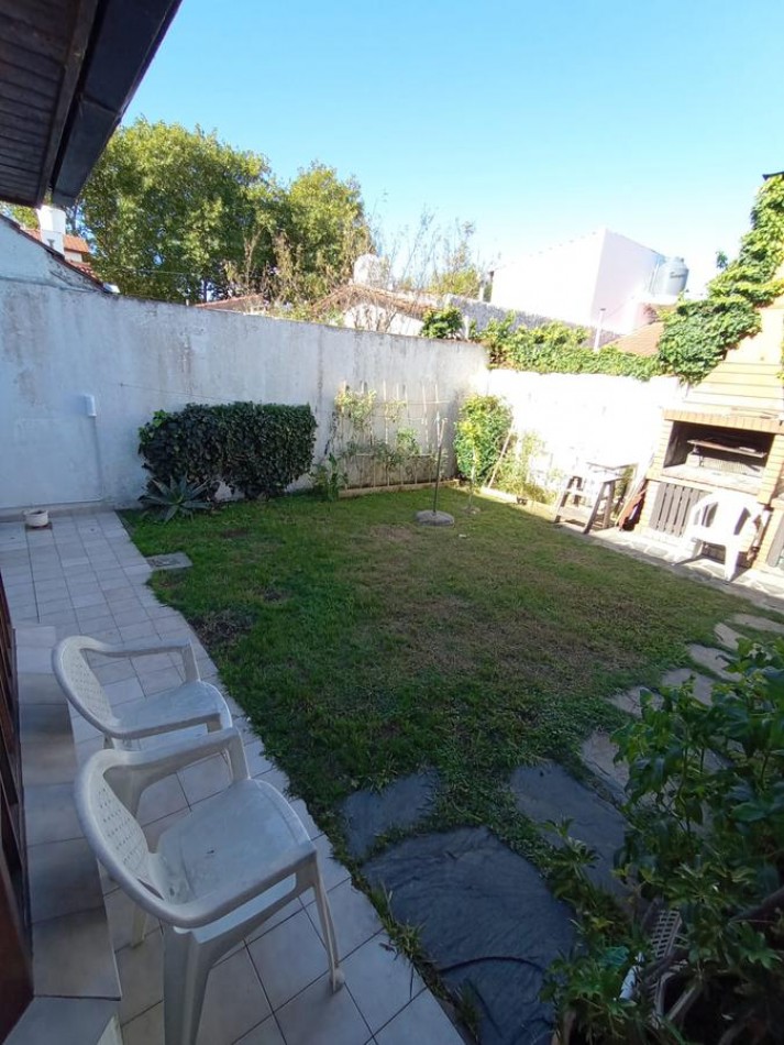 VENTA O PERMUTA  en La Perla: Chalet de 5 Ambientes con Parque y Parrilla
