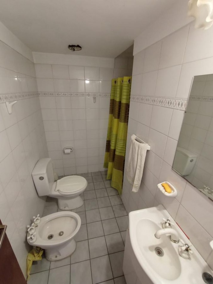 VENTA O PERMUTA  en La Perla: Chalet de 5 Ambientes con Parque y Parrilla