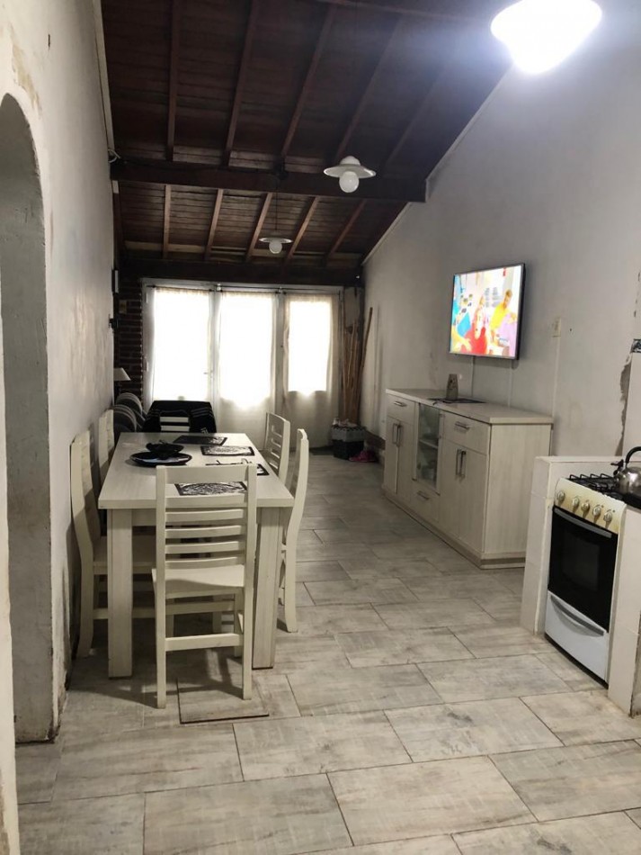 Casa de 4 Ambientes con Parque de 430 mt2 y Quincho 
