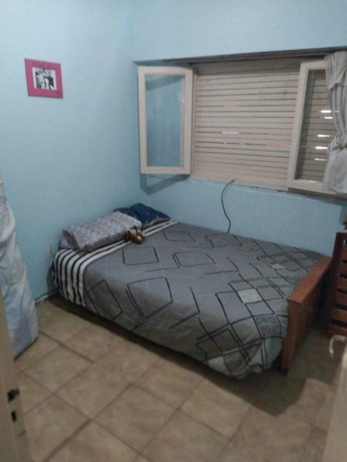  - Casa con Patio, Quincho y Espacio para Varios Autos