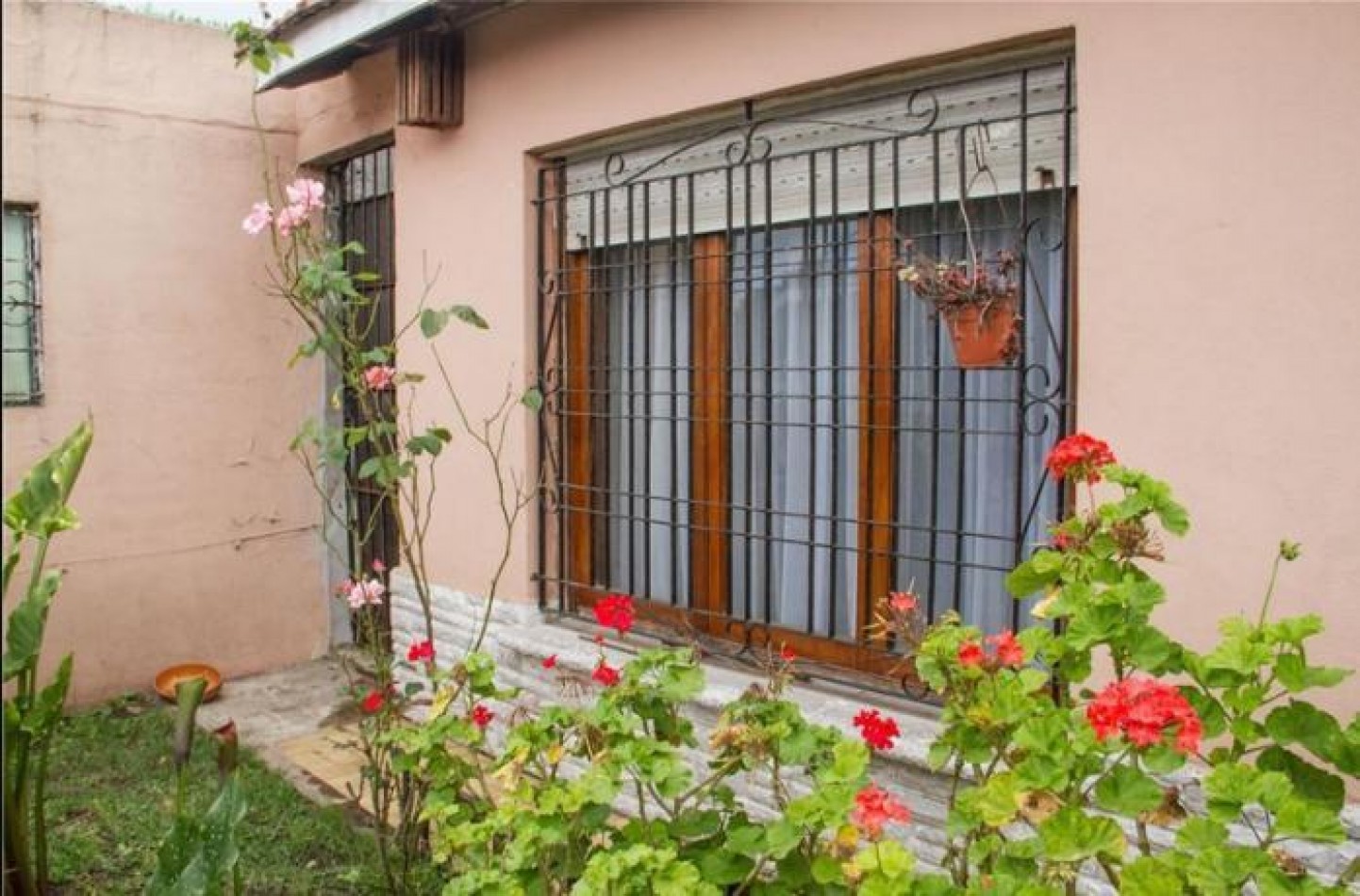 Casa 3 amb. + departamento con entrada independiente