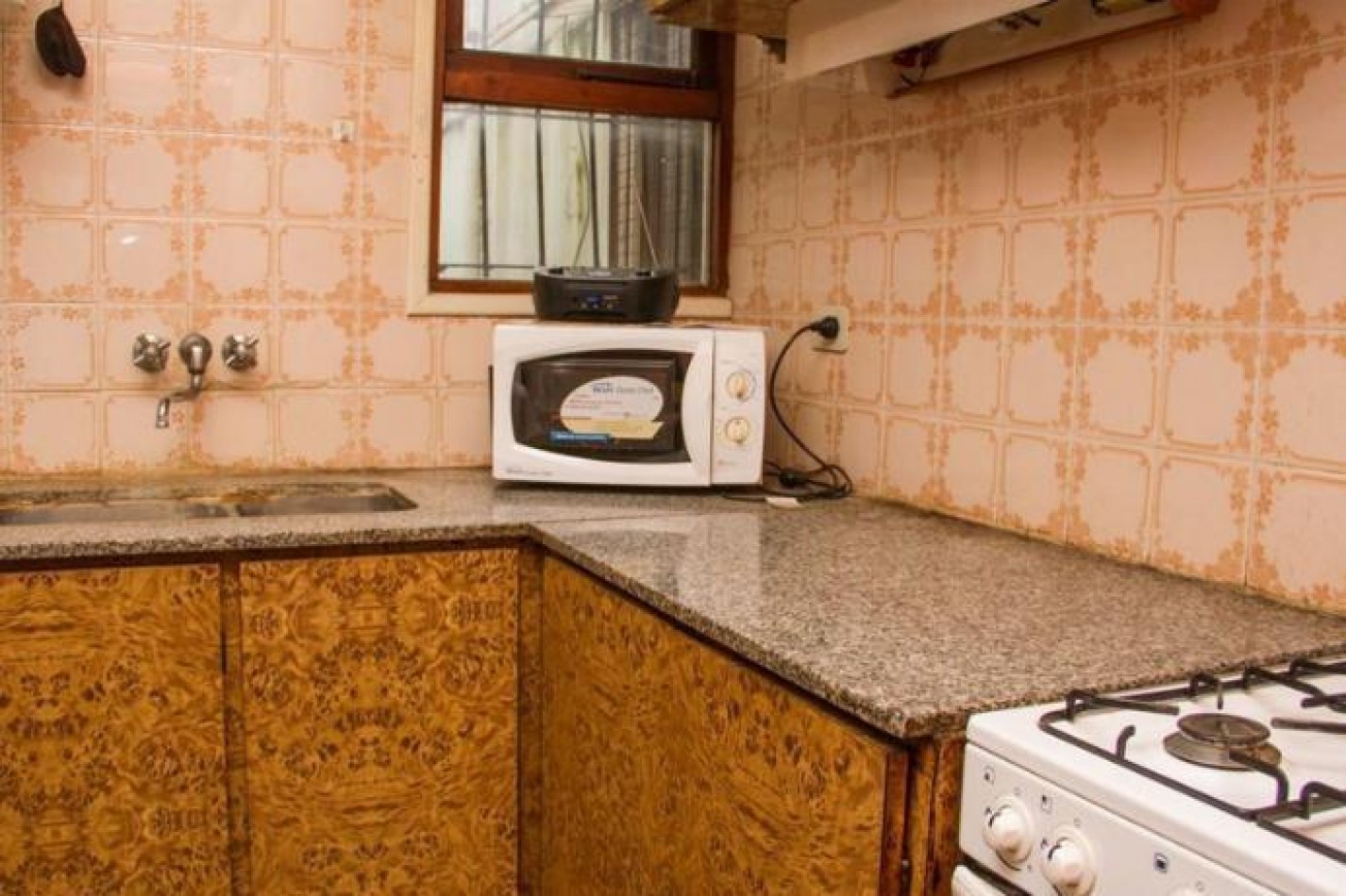 Casa 3 amb. + departamento con entrada independiente