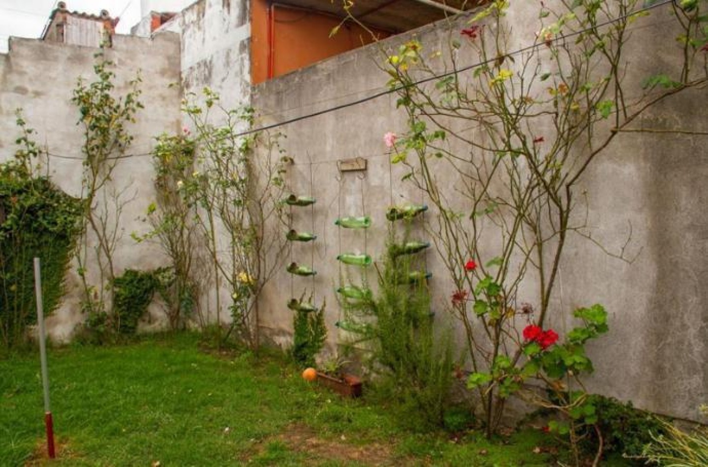 Casa 3 amb. + departamento con entrada independiente