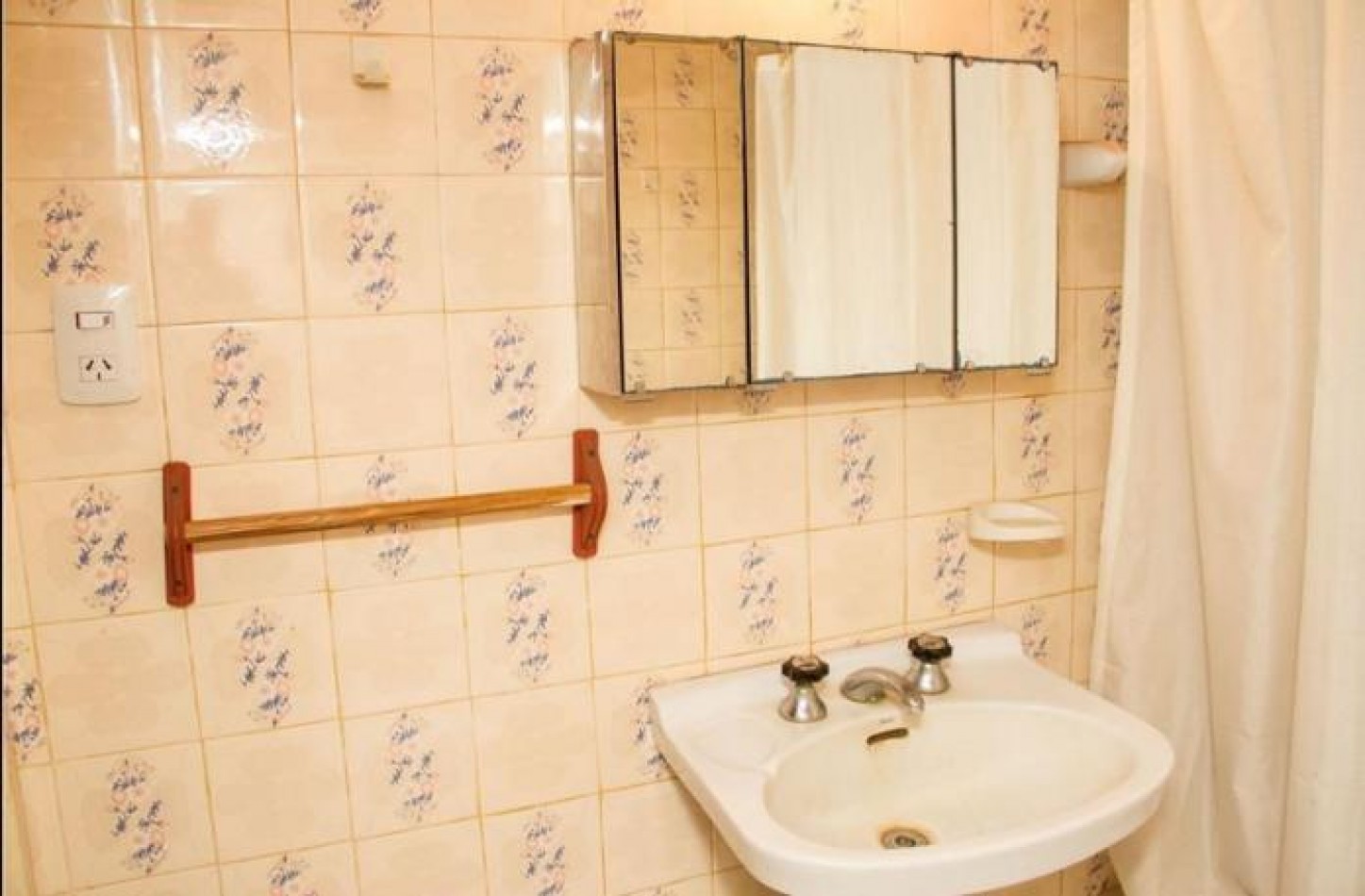 Casa 3 amb. + departamento con entrada independiente