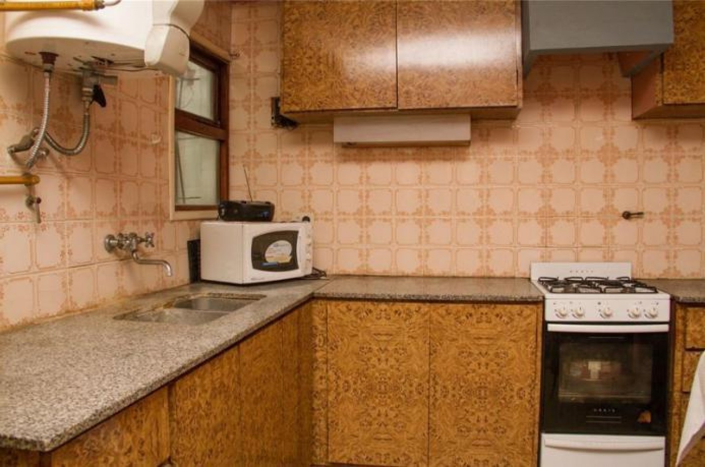 Casa 3 amb. + departamento con entrada independiente