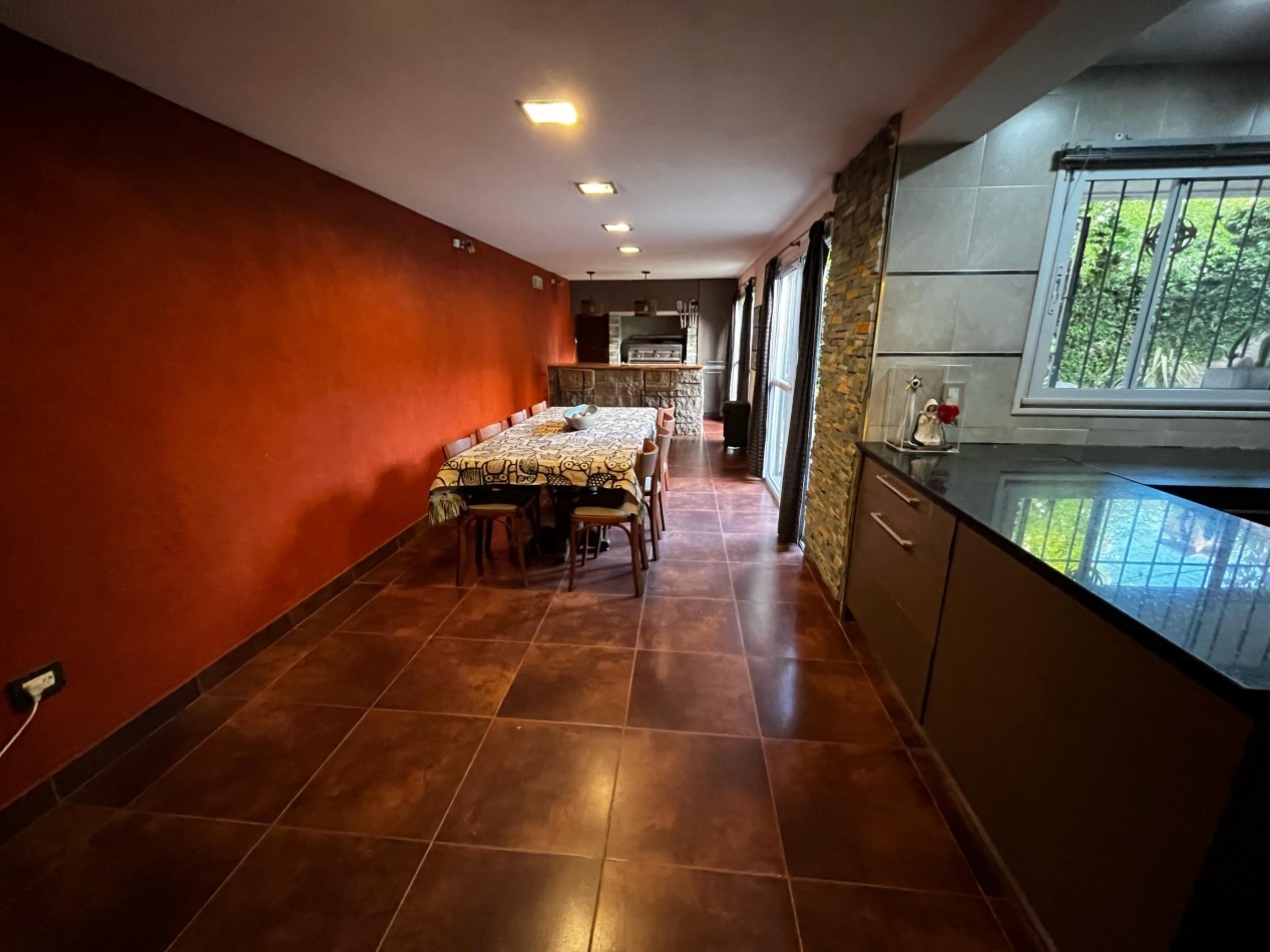 Chalet reciclado, 5 amb. con garage doble y patio 