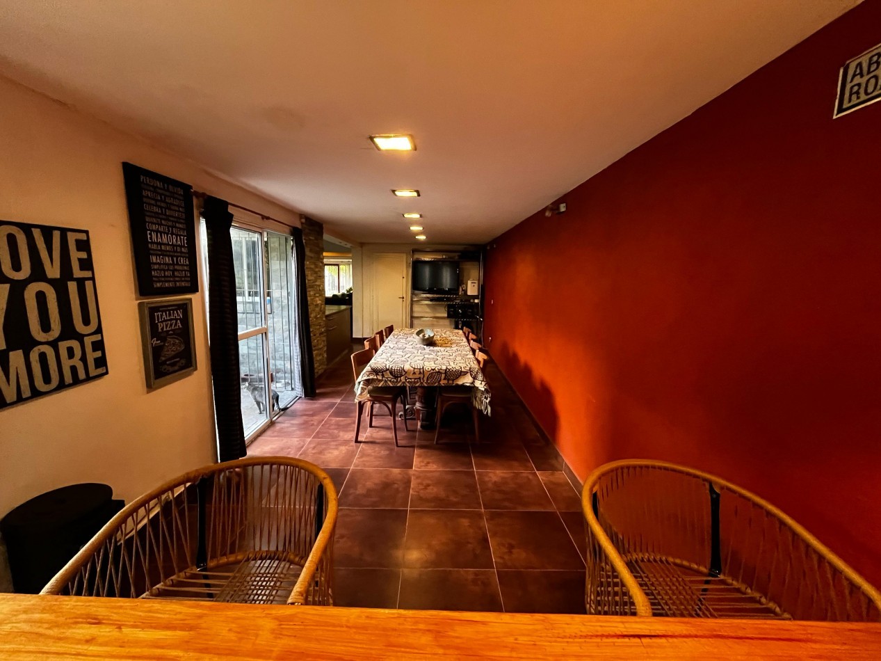 Chalet reciclado, 5 amb. con garage doble y patio 