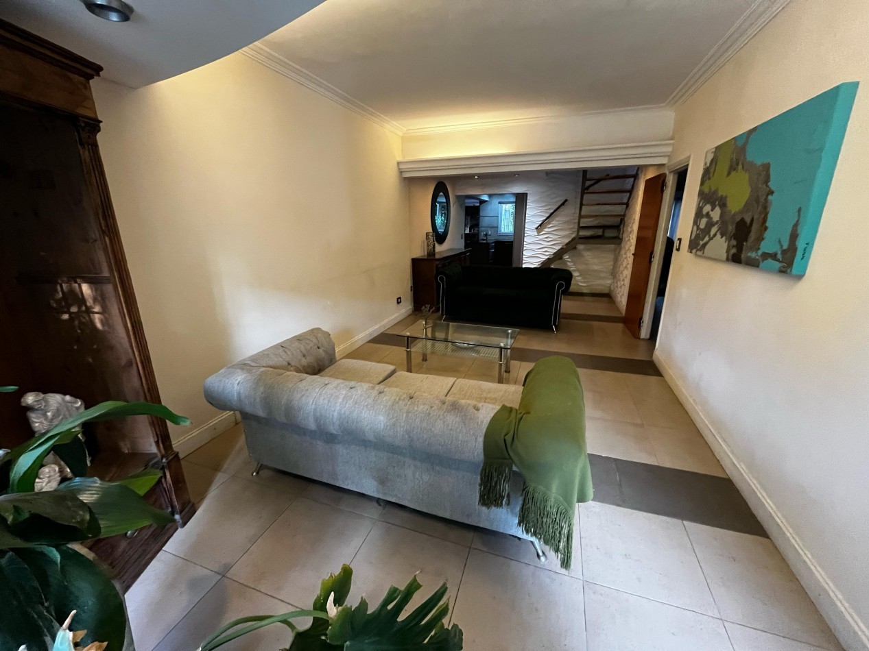 Chalet reciclado, 5 amb. con garage doble y patio 