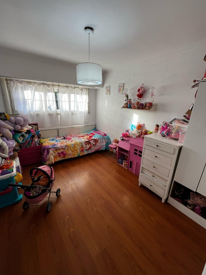 Chalet reciclado, 5 amb. con garage doble y patio 