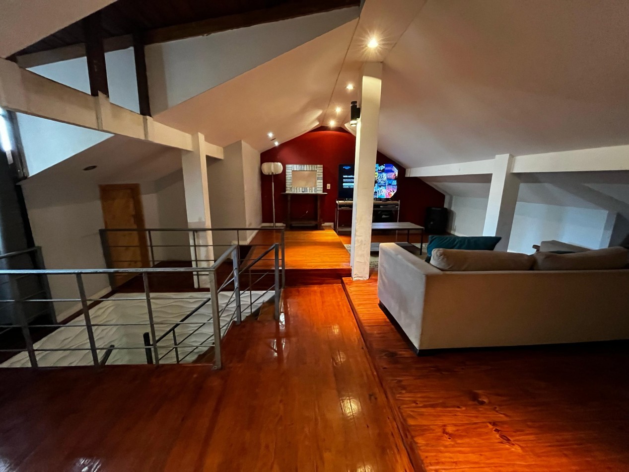 Chalet reciclado, 5 amb. con garage doble y patio 