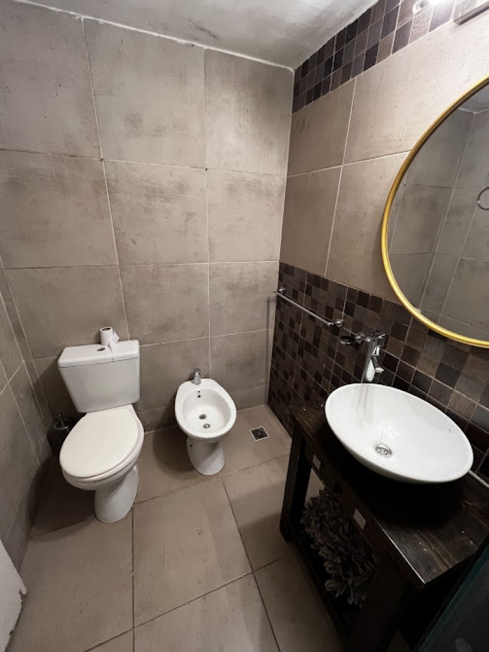 Chalet reciclado, 5 amb. con garage doble y patio 