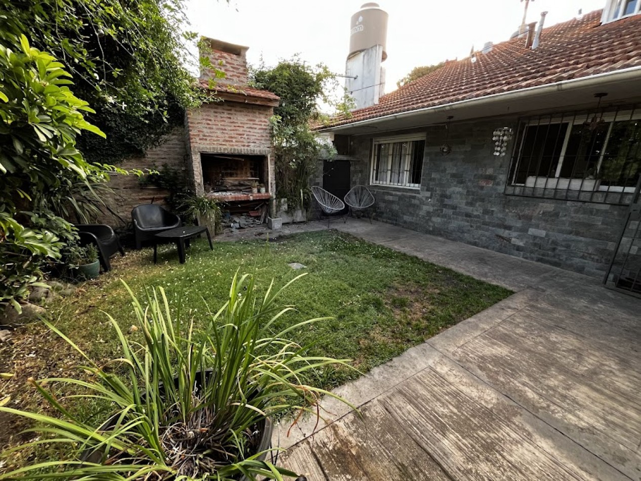 Chalet reciclado, 5 amb. con garage doble y patio 