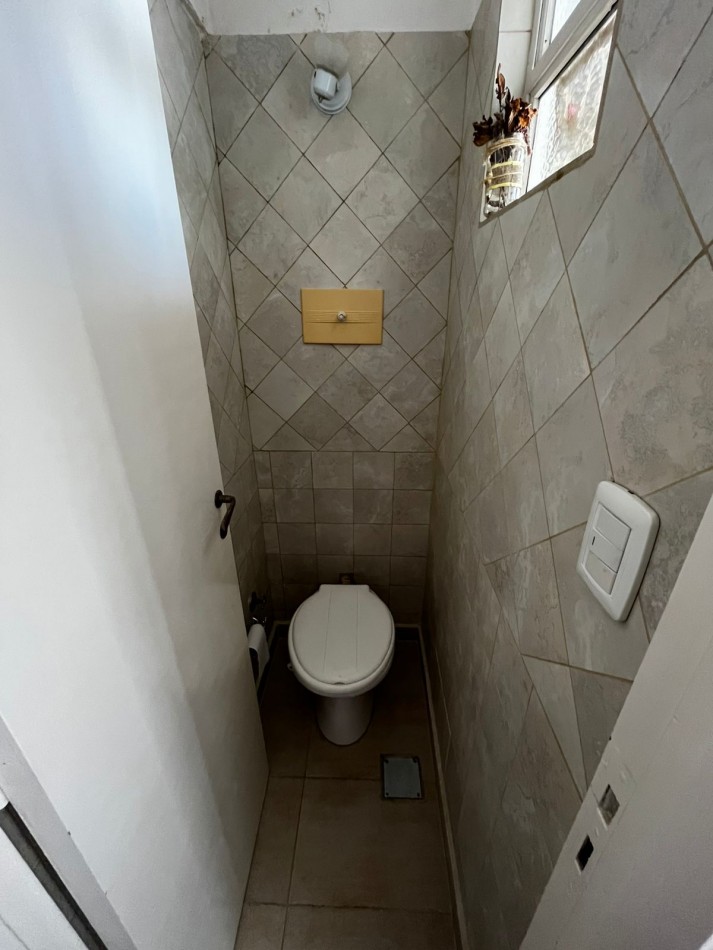 Departamento 3 Ambientes con Dependencia  y balcon al frente !!!!Reciclado en el centro