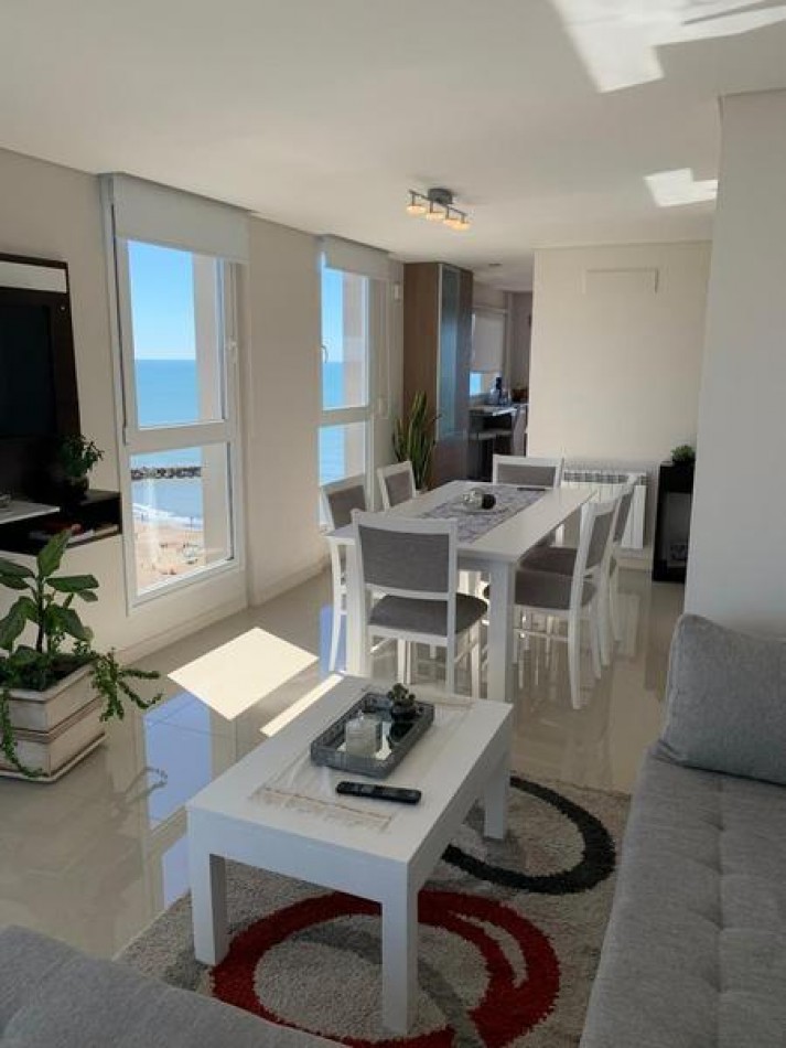 Semipiso de  3 amb . con cochera de categoria, con vista al mar. Edificio Cronos XVII