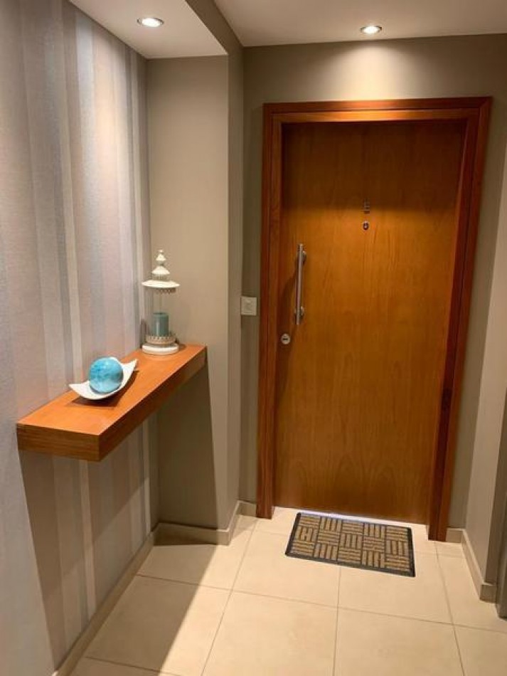 Semipiso de  3 amb . con cochera de categoria, con vista al mar. Edificio Cronos XVII