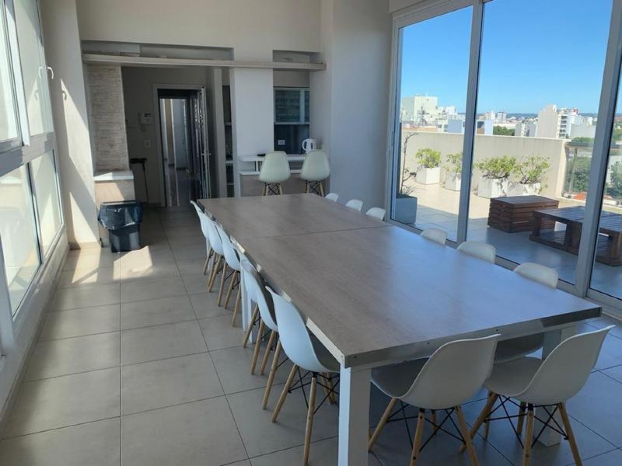 Semipiso de  3 amb . con cochera de categoria, con vista al mar. Edificio Cronos XVII