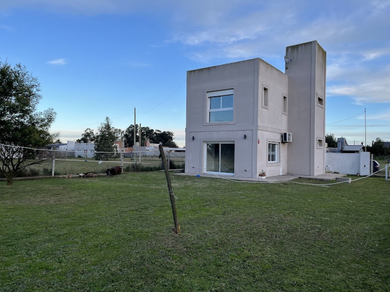 Casa Moderna 3 Amb Amplios sobre 540 m2 SANTA ELENA
