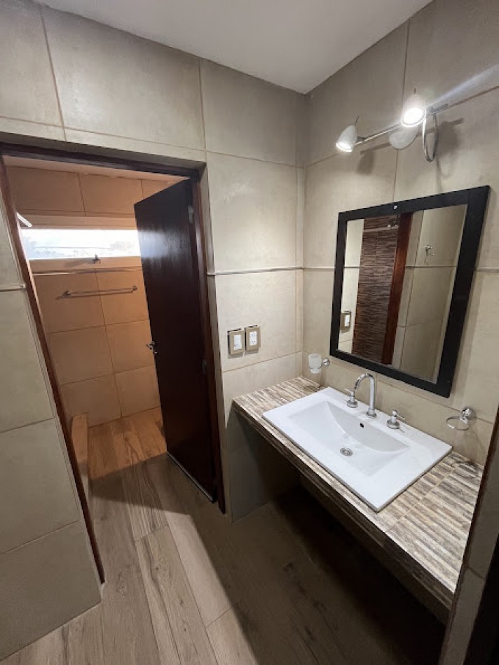 Casa Moderna 3 Amb Amplios sobre 540 m2 SANTA ELENA