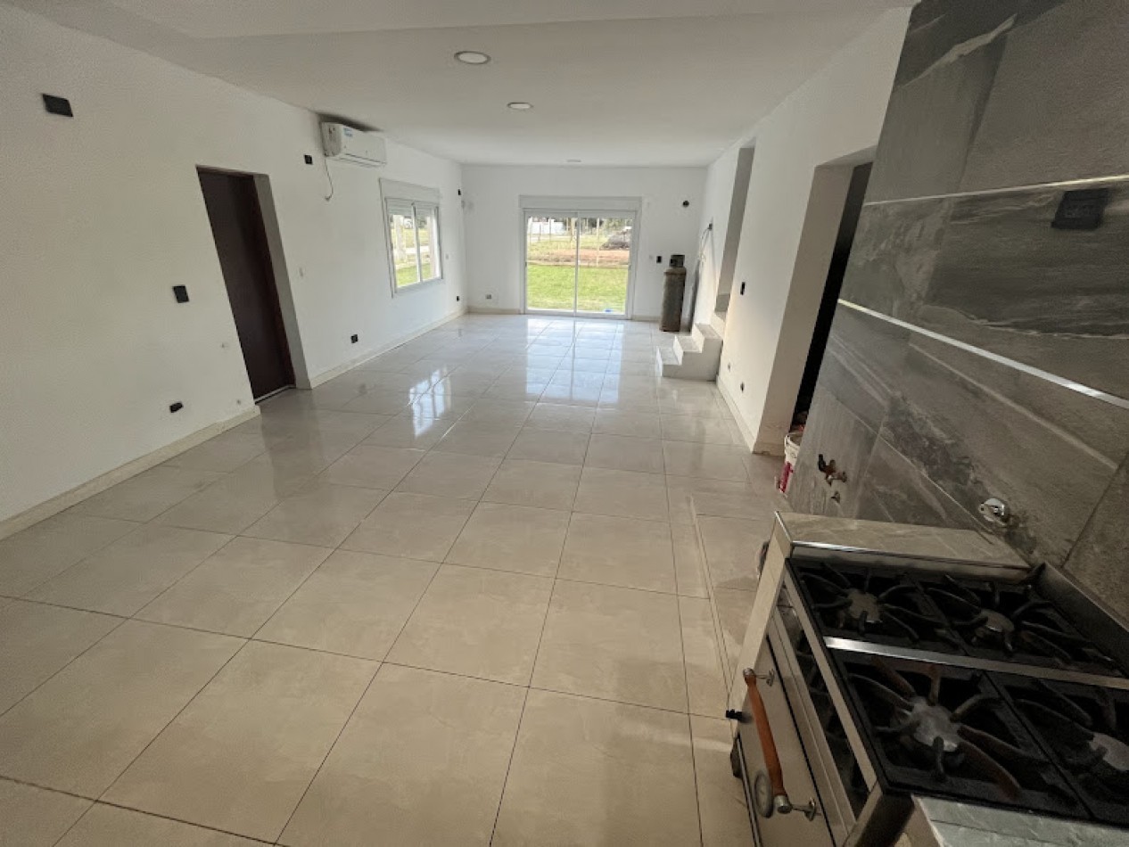 Casa Moderna 3 Amb Amplios sobre 540 m2 SANTA ELENA