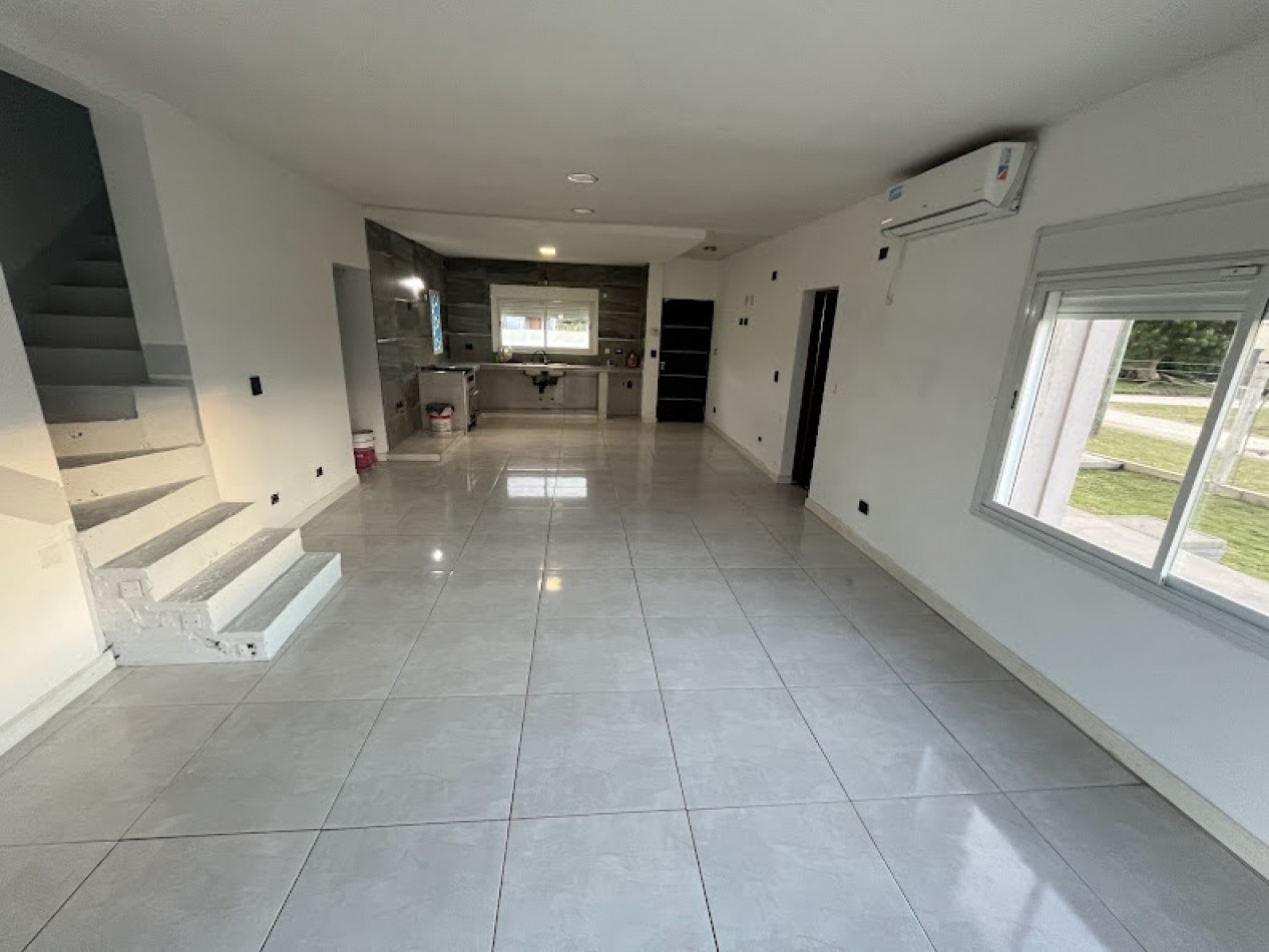 Casa Moderna 3 Amb Amplios sobre 540 m2 SANTA ELENA