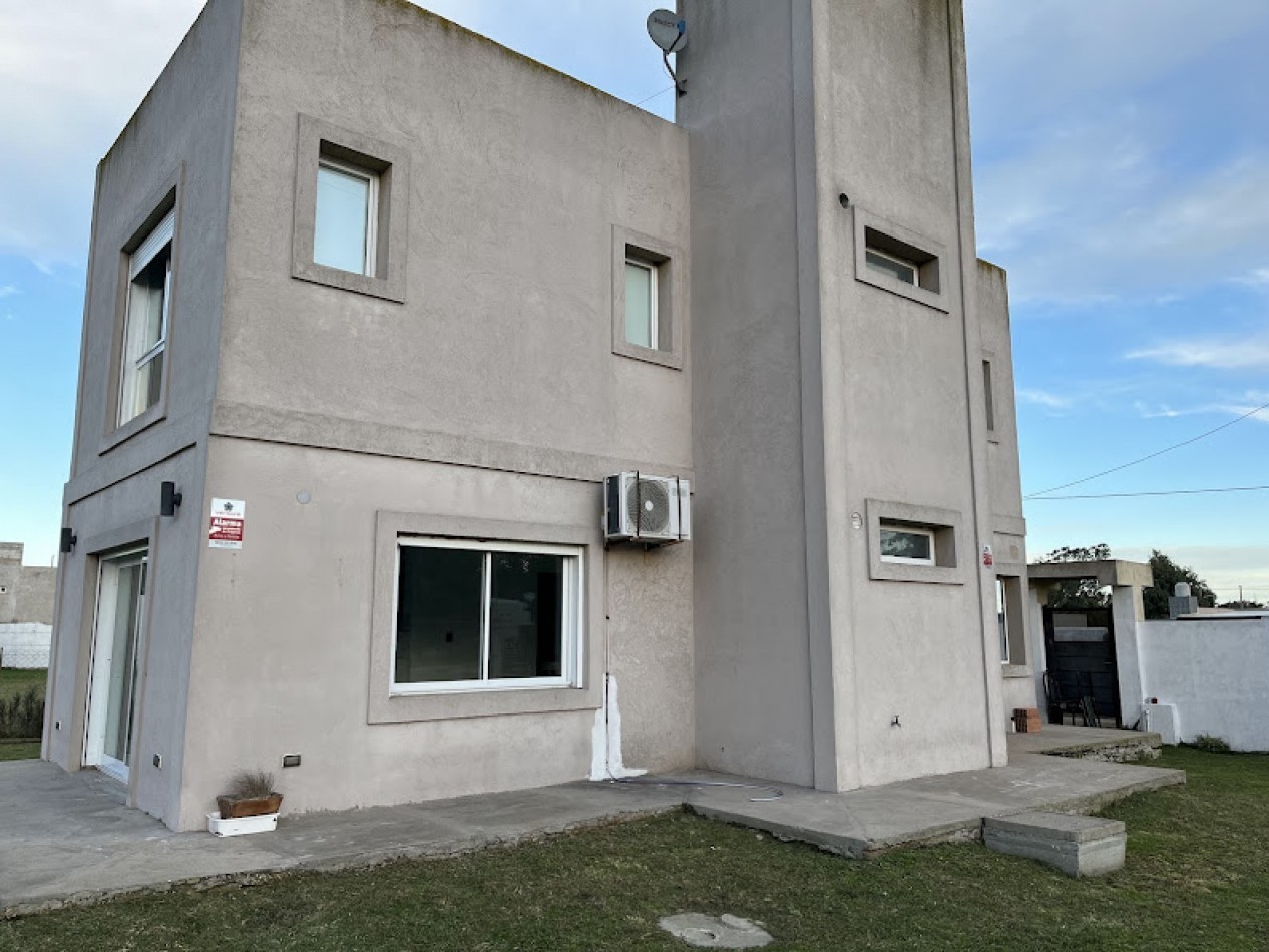 Casa Moderna 3 Amb Amplios sobre 540 m2 SANTA ELENA