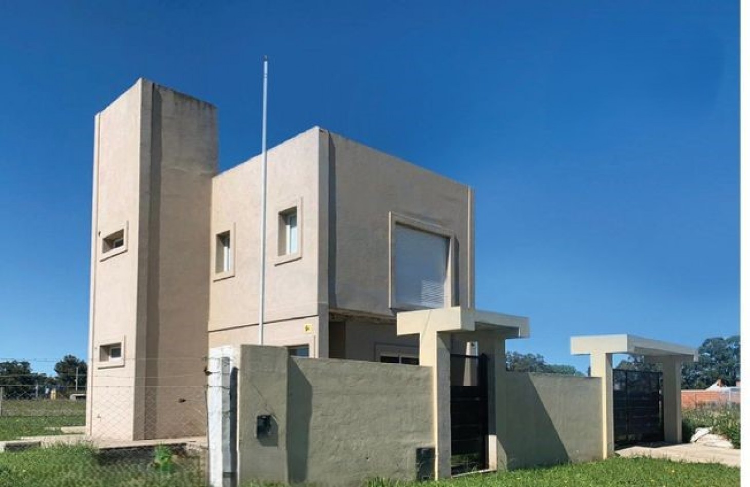 Casa Moderna 3 Amb Amplios sobre 540 m2 SANTA ELENA