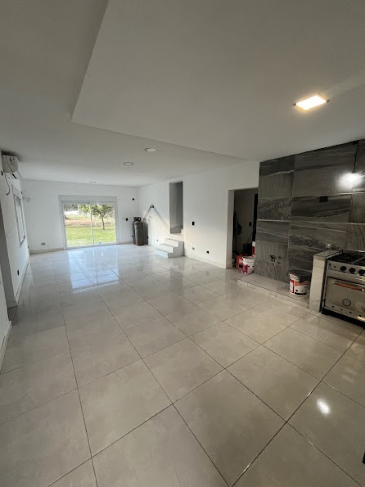 Casa Moderna 3 Amb Amplios sobre 540 m2 SANTA ELENA