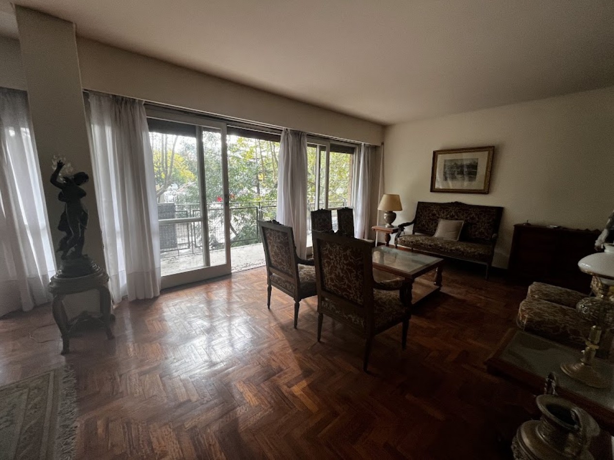 Semipiso de 4 amb con balcon aterrazado cochera y baulera frente a Plaza mitre