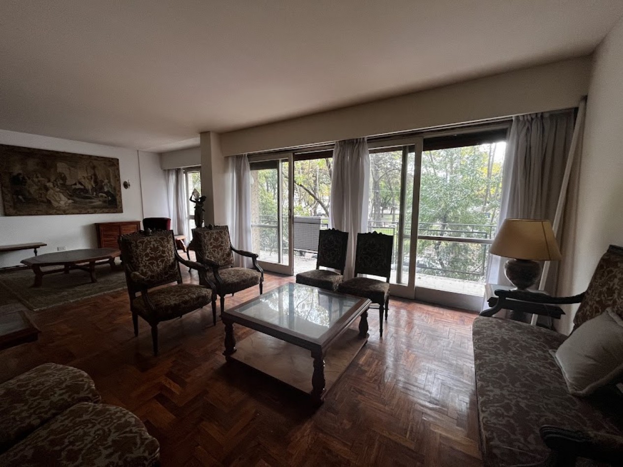 Semipiso de 4 amb con balcon aterrazado cochera y baulera frente a Plaza mitre