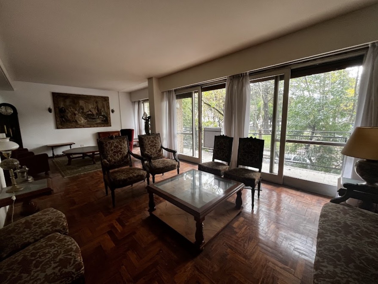 Semipiso de 4 amb con balcon aterrazado cochera y baulera frente a Plaza mitre