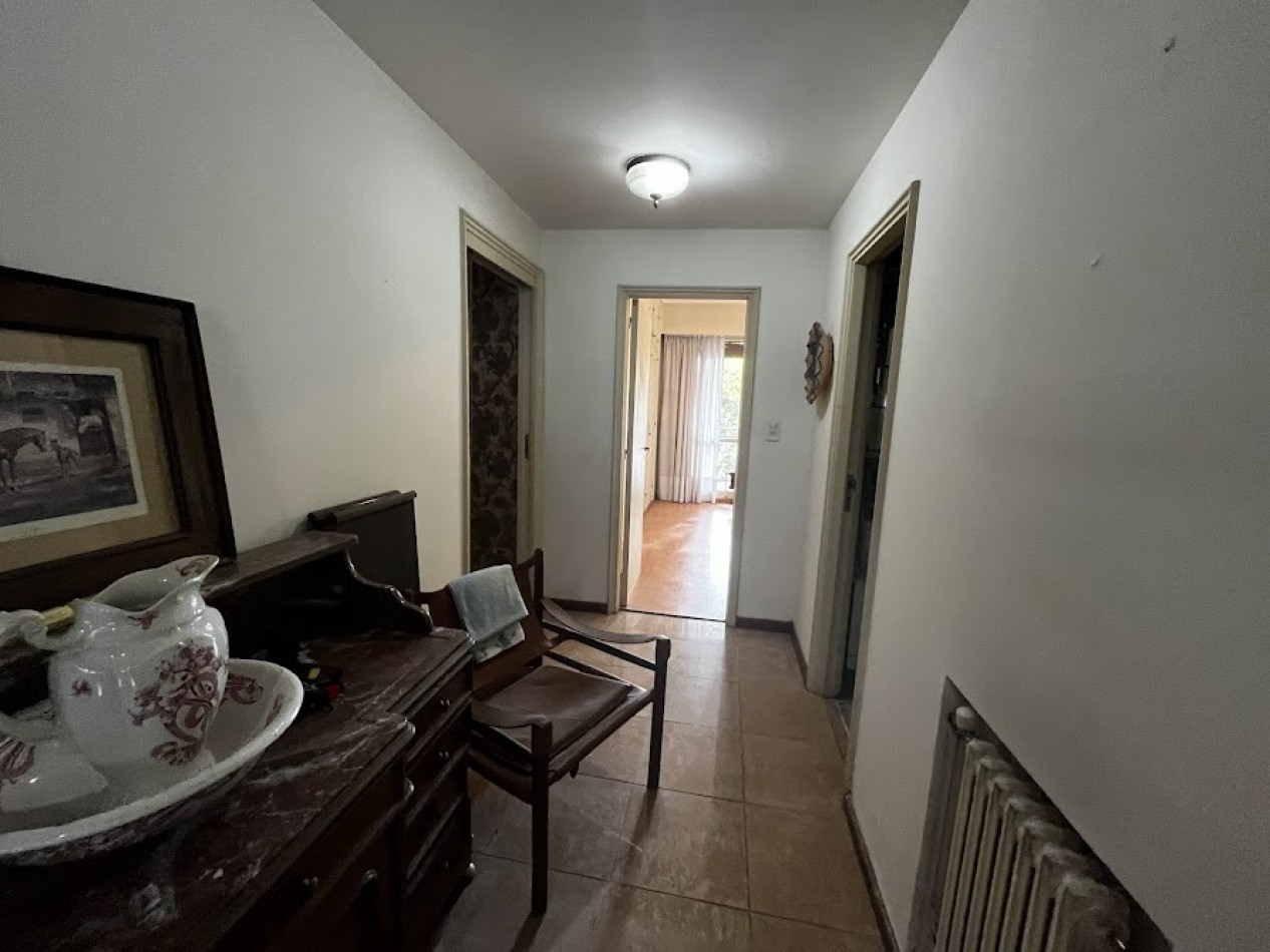 Semipiso de 4 amb con balcon aterrazado cochera y baulera frente a Plaza mitre