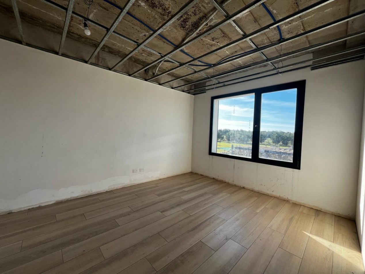 Exclusiva Propiedad en Construccion Avanzada en Barrio Privado