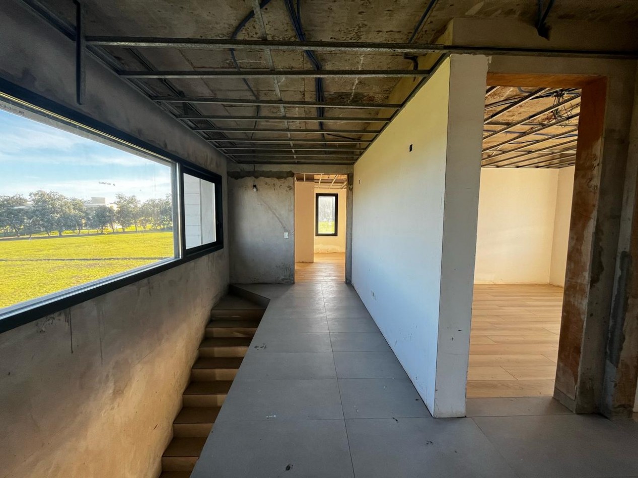 Exclusiva Propiedad en Construccion Avanzada en Barrio Privado