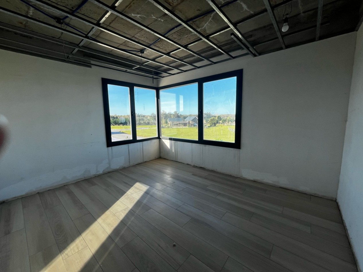Exclusiva Propiedad en Construccion Avanzada en Barrio Privado