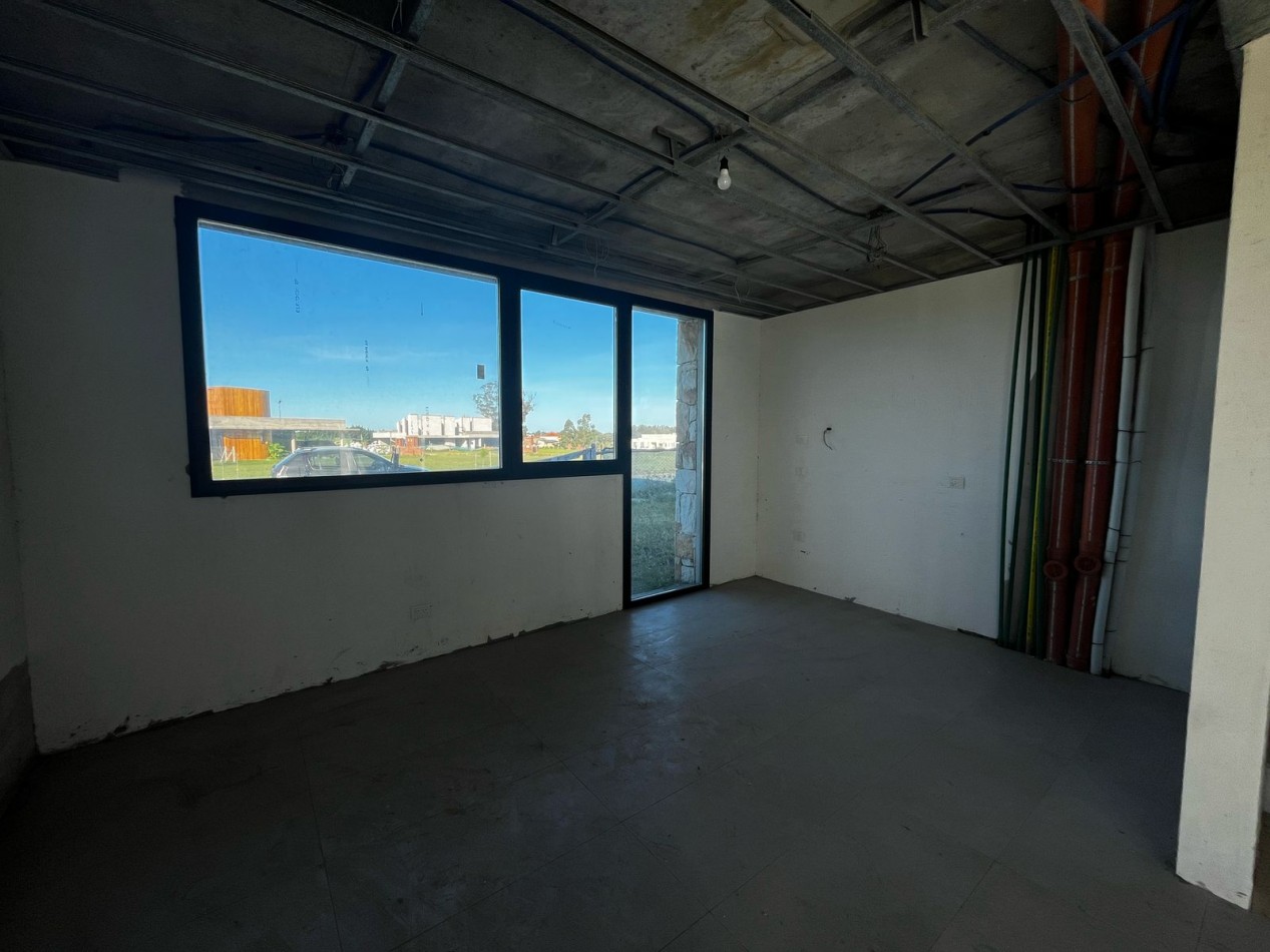 Exclusiva Propiedad en Construccion Avanzada en Barrio Privado