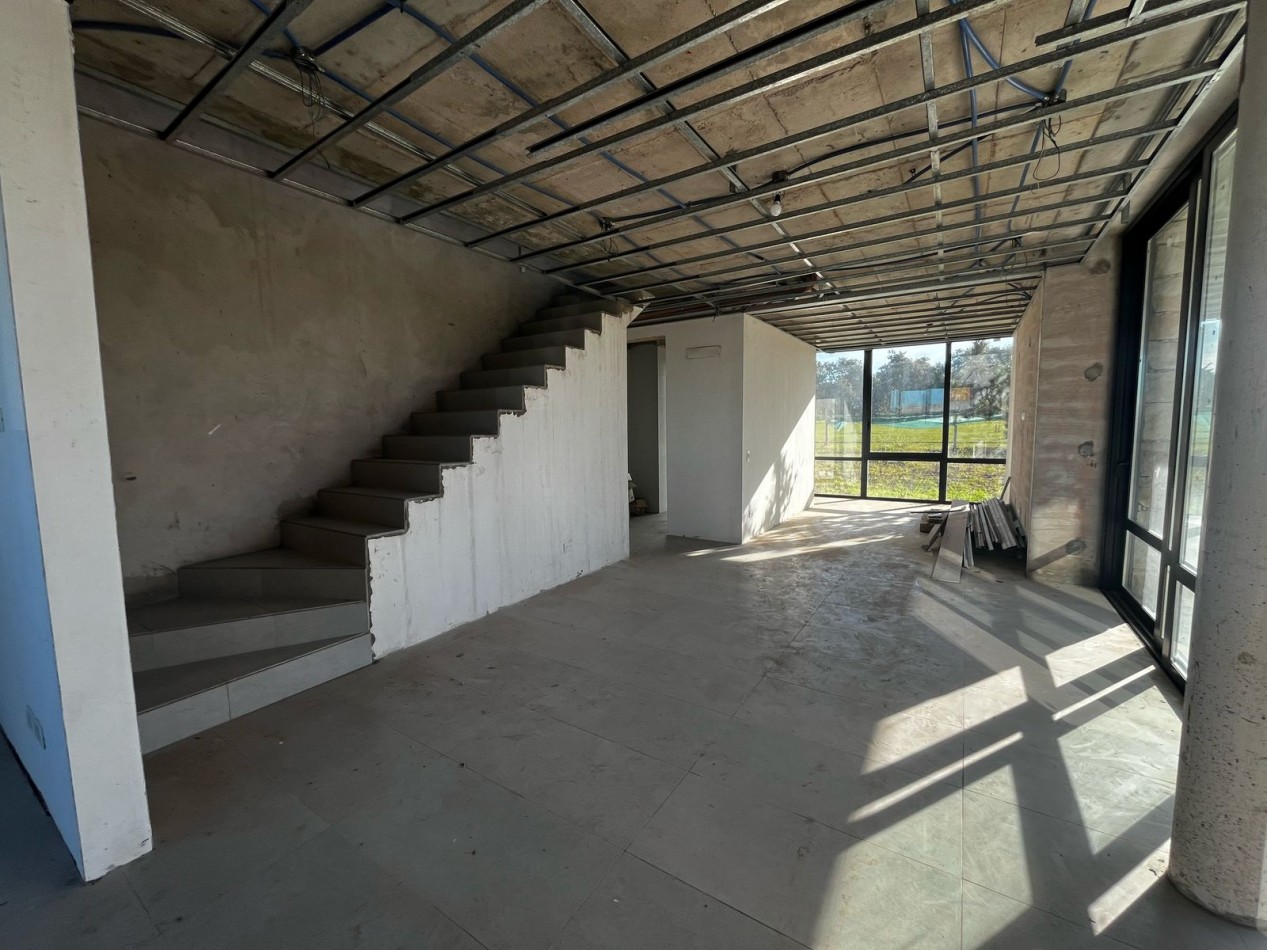 Exclusiva Propiedad en Construccion Avanzada en Barrio Privado