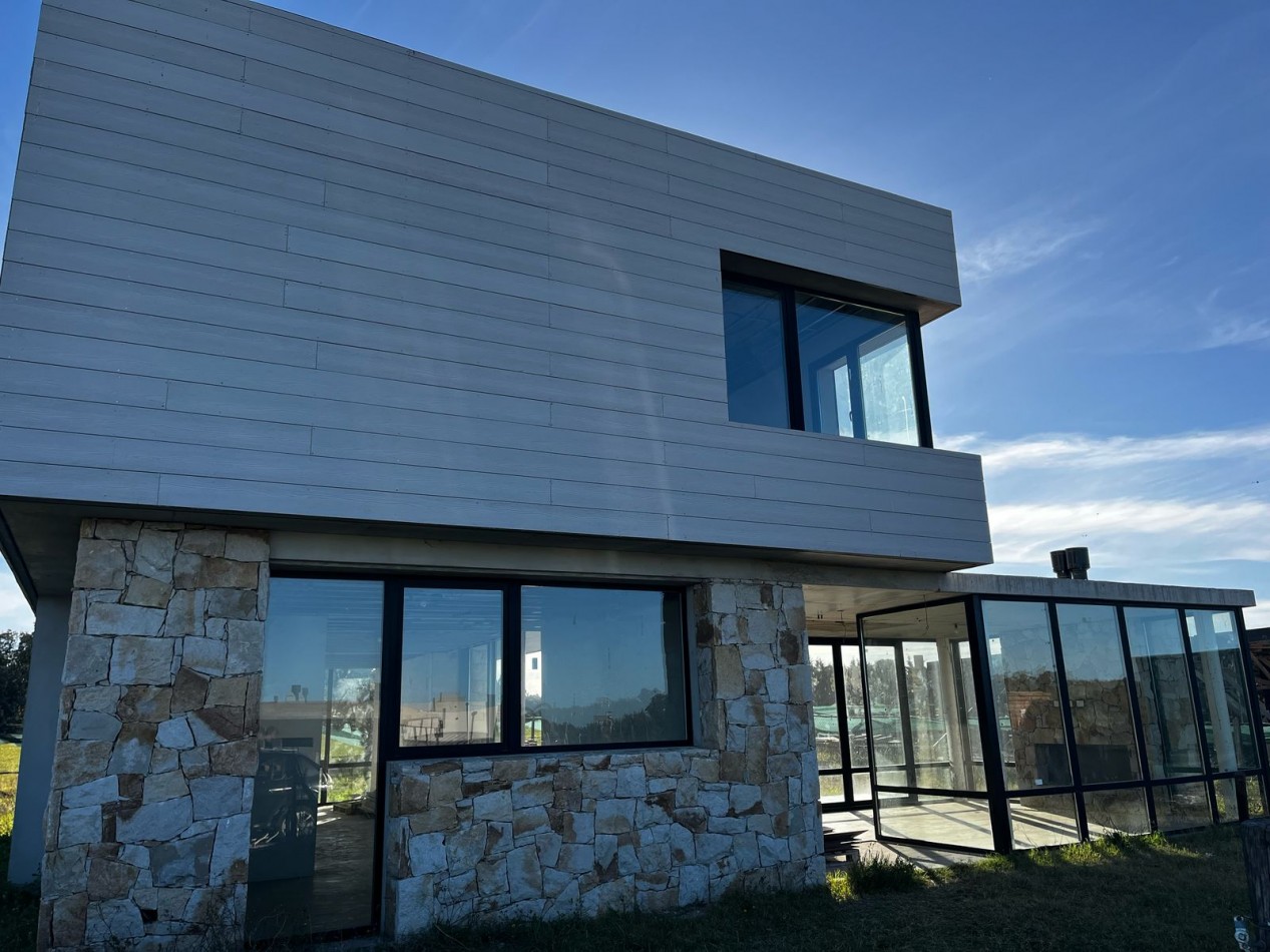 Exclusiva Propiedad en Construccion Avanzada en Barrio Privado