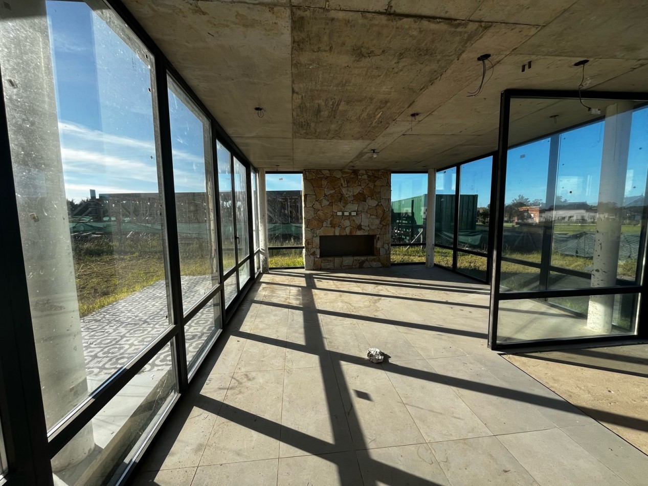 Exclusiva Propiedad en Construccion Avanzada en Barrio Privado