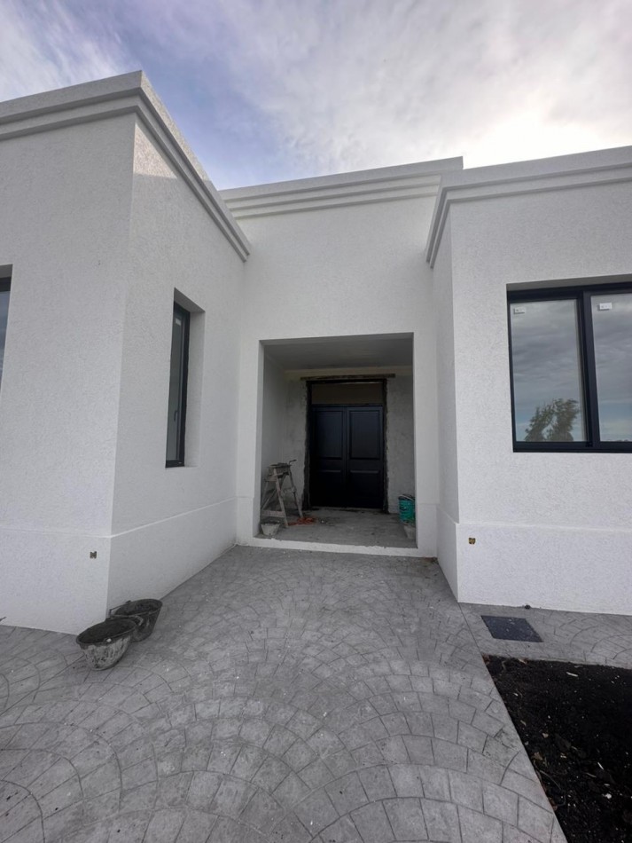 Exclusiva Propiedad en Casonas del Haras - 3 Dormitorios, Amplio Parque y Gran Calidad Constructiva