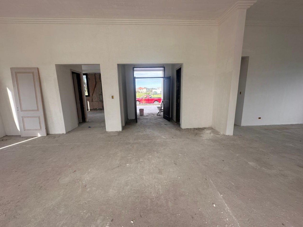 Exclusiva Propiedad en Casonas del Haras - 3 Dormitorios, Amplio Parque y Gran Calidad Constructiva