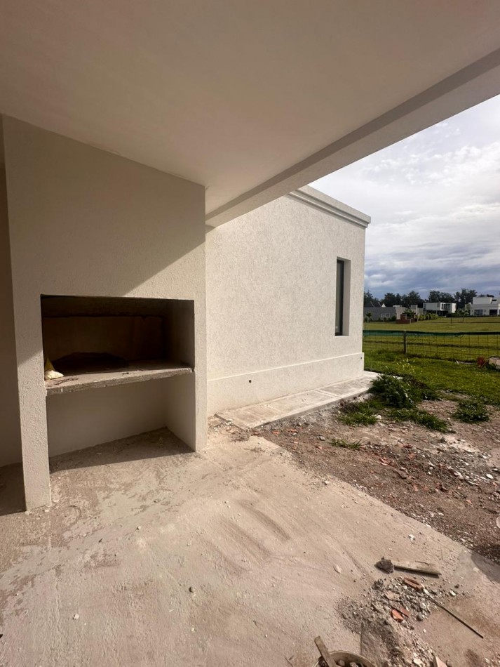Exclusiva Propiedad en Casonas del Haras - 3 Dormitorios, Amplio Parque y Gran Calidad Constructiva