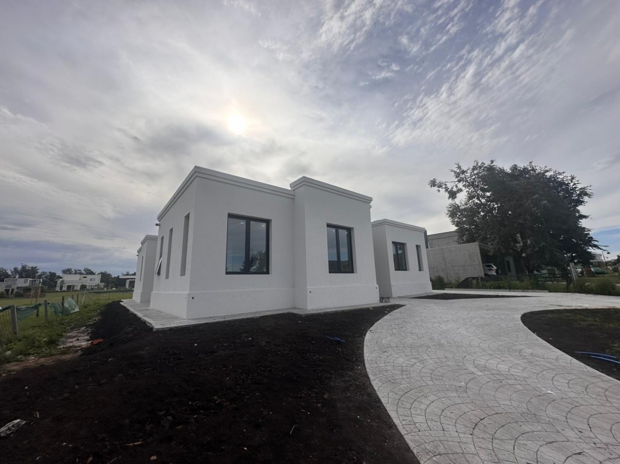 Exclusiva Propiedad en Casonas del Haras - 3 Dormitorios, Amplio Parque y Gran Calidad Constructiva