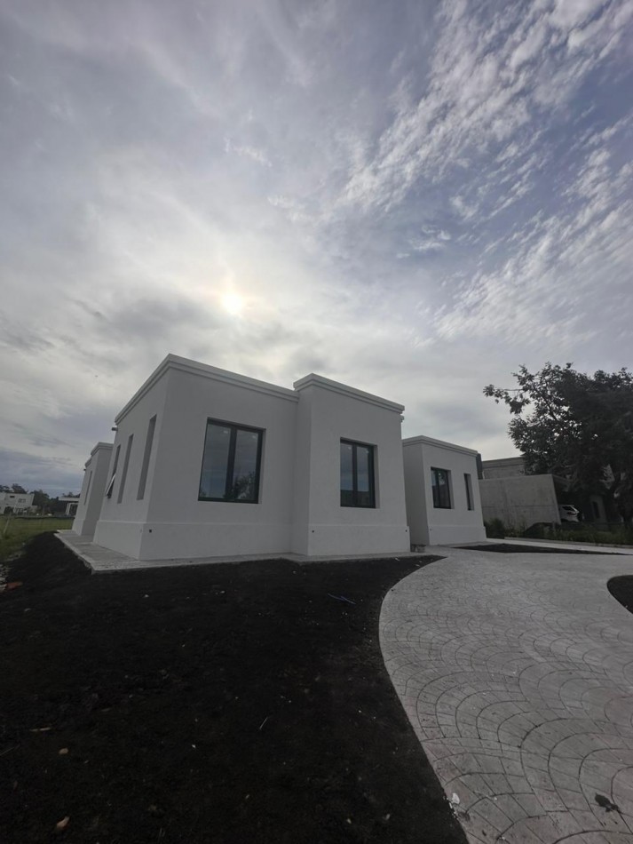 Exclusiva Propiedad en Casonas del Haras - 3 Dormitorios, Amplio Parque y Gran Calidad Constructiva