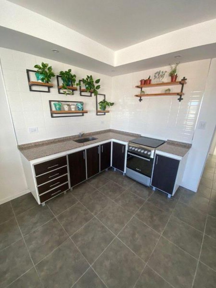 Semipiso de 2 ambientes a estrenar con vista al mar. Zona norte