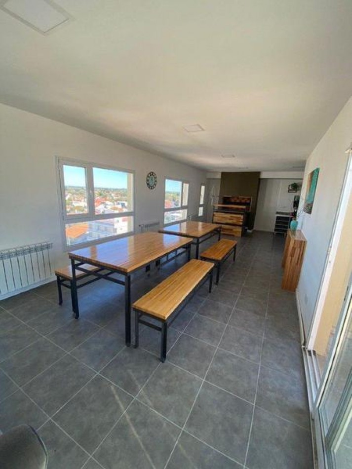 Semipiso de 2 ambientes a estrenar con vista al mar. Zona norte